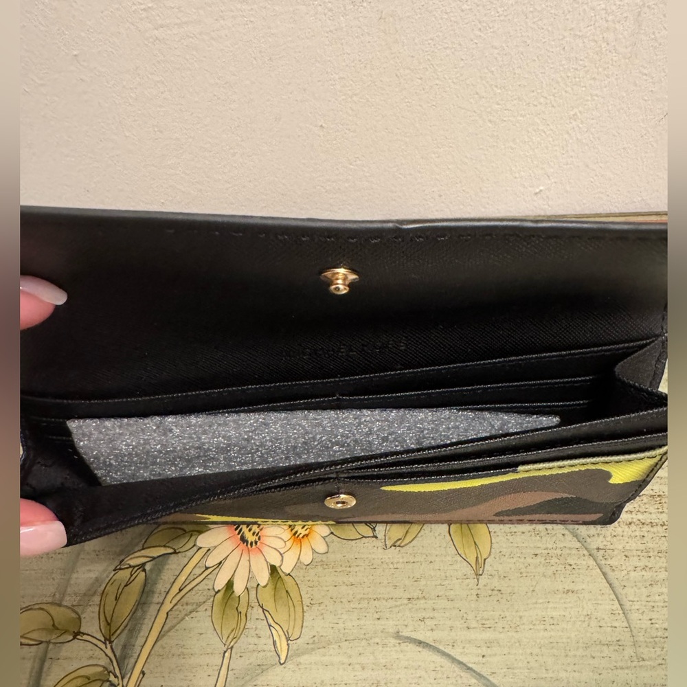 Michael Kors Jet Set Travel Wallet - Picture 9 of 9
